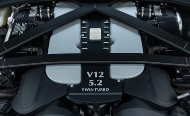 Aston Martin V12 Vantage ROADSTER 52