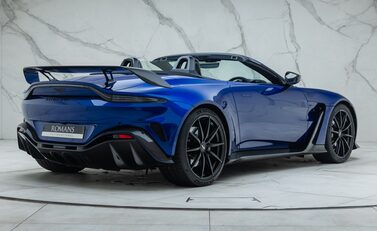 Aston Martin V12 Vantage ROADSTER 9