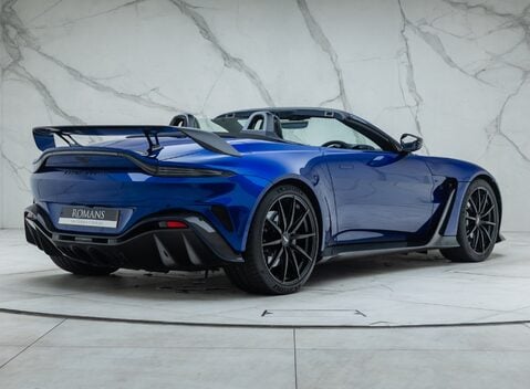 Aston Martin V12 Vantage ROADSTER 9