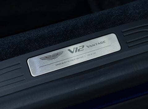Aston Martin V12 Vantage ROADSTER 28