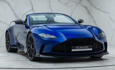 Aston Martin V12 Vantage ROADSTER 12