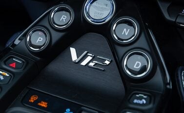 Aston Martin V12 Vantage ROADSTER 26