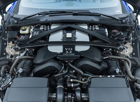 Aston Martin V12 Vantage ROADSTER 51