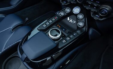 Aston Martin V12 Vantage ROADSTER 27