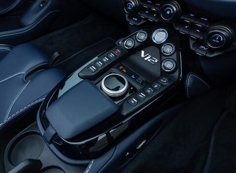 Aston Martin V12 Vantage ROADSTER 27