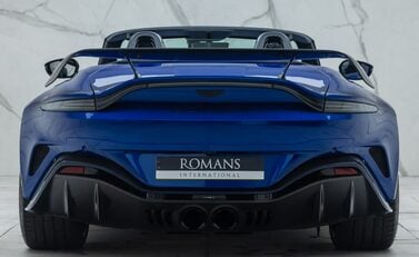 Aston Martin V12 Vantage ROADSTER 11