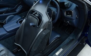 Aston Martin V12 Vantage ROADSTER 20