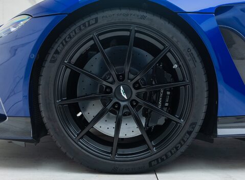 Aston Martin V12 Vantage ROADSTER 30