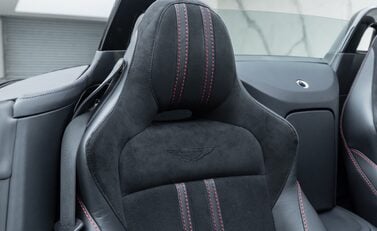 Aston Martin V8 Vantage ROADSTER 19