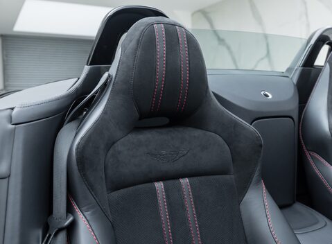 Aston Martin V8 Vantage ROADSTER 19