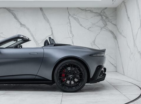 Aston Martin V8 Vantage ROADSTER 38