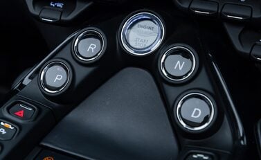 Aston Martin V8 Vantage ROADSTER 26