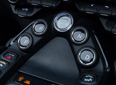 Aston Martin V8 Vantage ROADSTER 26