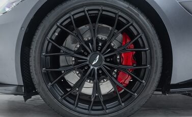 Aston Martin V8 Vantage ROADSTER 30