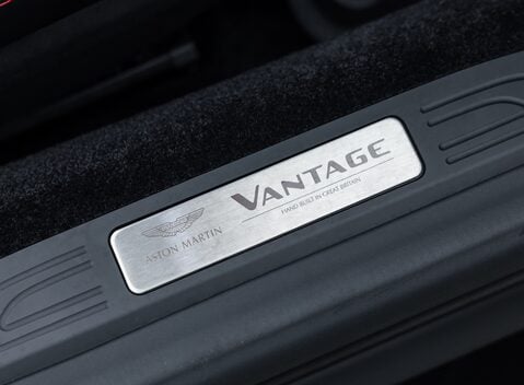 Aston Martin V8 Vantage ROADSTER 28