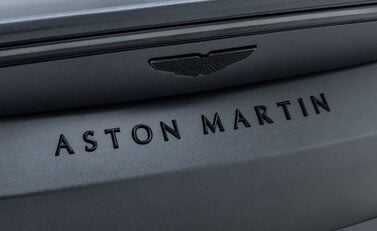 Aston Martin V8 Vantage ROADSTER 36