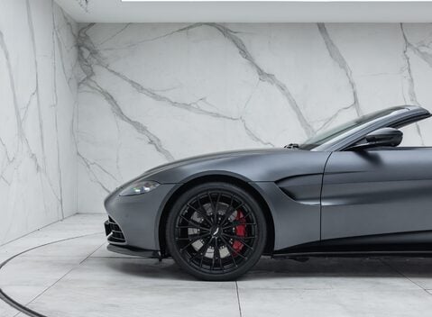 Aston Martin V8 Vantage ROADSTER 37