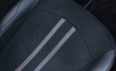 Aston Martin V8 Vantage ROADSTER 18