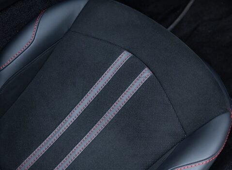 Aston Martin V8 Vantage ROADSTER 18