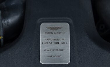 Aston Martin V8 Vantage ROADSTER 41