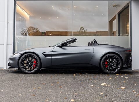 Aston Martin V8 Vantage ROADSTER 3