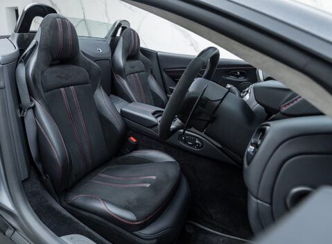 Aston Martin V8 Vantage ROADSTER 17