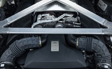 Aston Martin V8 Vantage ROADSTER 40