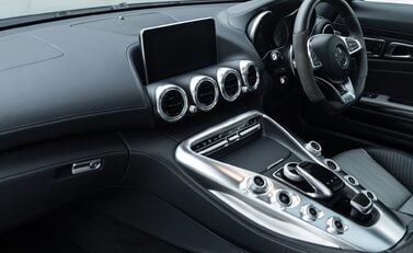 Mercedes-Benz Amg GT S PREMIUM 18