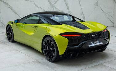 McLaren Artura 10