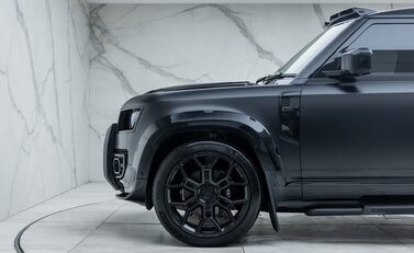 Land Rover Defender 90 D350 X-DYNAMIC HSE HARD TOP URBAN 40