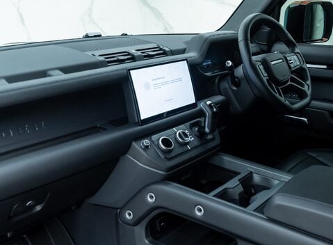 Land Rover Defender 90 D350 X-DYNAMIC HSE HARD TOP URBAN 18