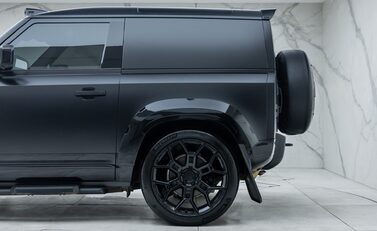 Land Rover Defender 90 D350 X-DYNAMIC HSE HARD TOP URBAN 41