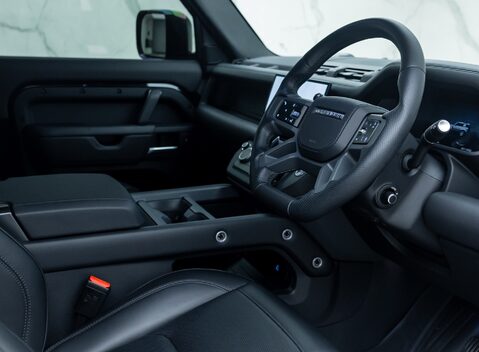 Land Rover Defender 90 D350 X-DYNAMIC HSE HARD TOP URBAN 13