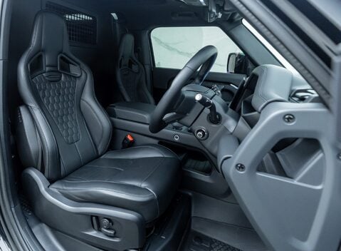 Land Rover Defender 90 D350 X-DYNAMIC HSE HARD TOP URBAN 14