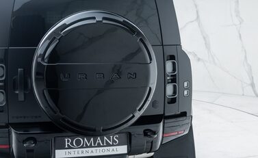 Land Rover Defender 90 D350 X-DYNAMIC HSE HARD TOP URBAN 29