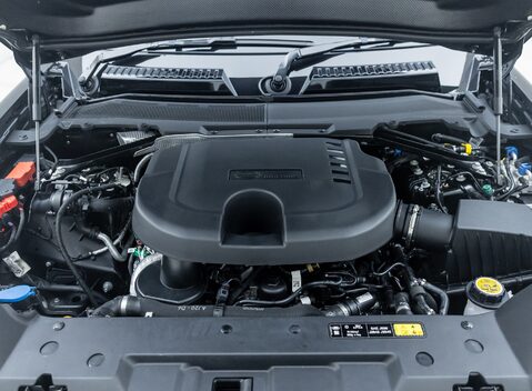 Land Rover Defender 90 D350 X-DYNAMIC HSE HARD TOP URBAN 42