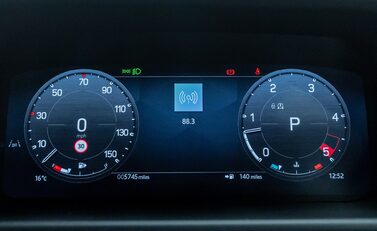 Land Rover Defender 90 D350 X-DYNAMIC HSE HARD TOP URBAN 19