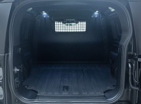 Land Rover Defender 90 D350 X-DYNAMIC HSE HARD TOP URBAN 43