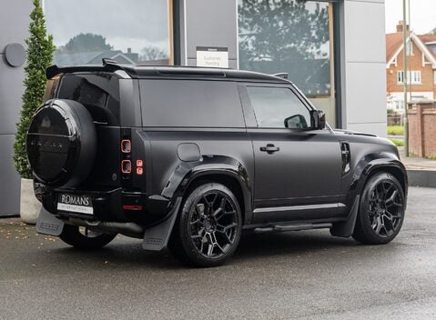 Land Rover Defender 90 D350 X-DYNAMIC HSE HARD TOP URBAN 4