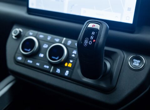 Land Rover Defender 90 D350 X-DYNAMIC HSE HARD TOP URBAN 22