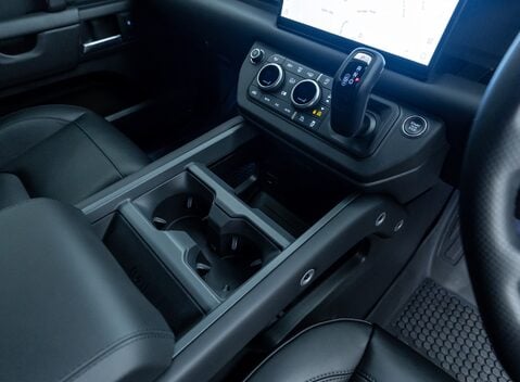 Land Rover Defender 90 D350 X-DYNAMIC HSE HARD TOP URBAN 23