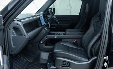 Land Rover Defender 90 D350 X-DYNAMIC HSE HARD TOP URBAN 17