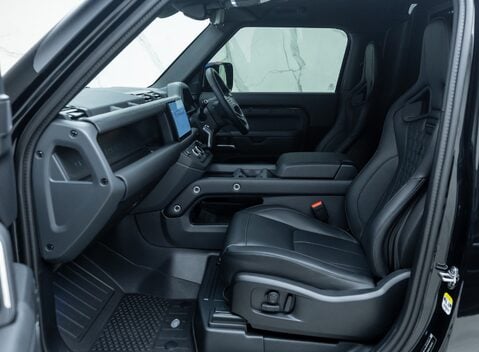 Land Rover Defender 90 D350 X-DYNAMIC HSE HARD TOP URBAN 17