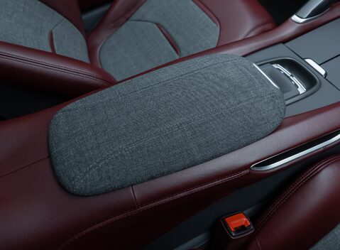 Ferrari GTC4 Lusso V12 TAILOR MADE 34