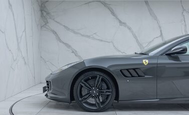 Ferrari GTC4 Lusso V12 TAILOR MADE 56