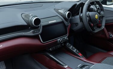 Ferrari GTC4 Lusso V12 TAILOR MADE 24