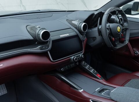 Ferrari GTC4 Lusso V12 TAILOR MADE 24