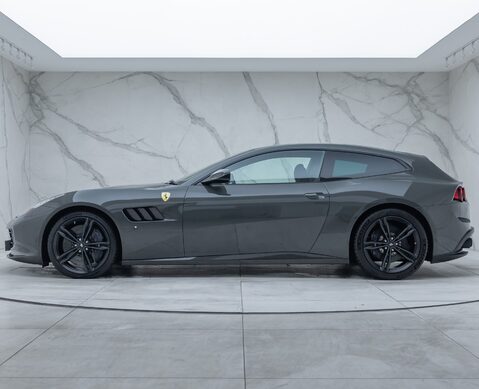 Ferrari GTC4 Lusso V12 TAILOR MADE 