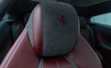 Ferrari GTC4 Lusso V12 TAILOR MADE 19