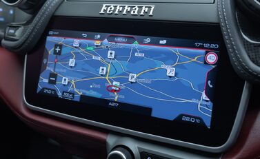 Ferrari GTC4 Lusso V12 TAILOR MADE 28